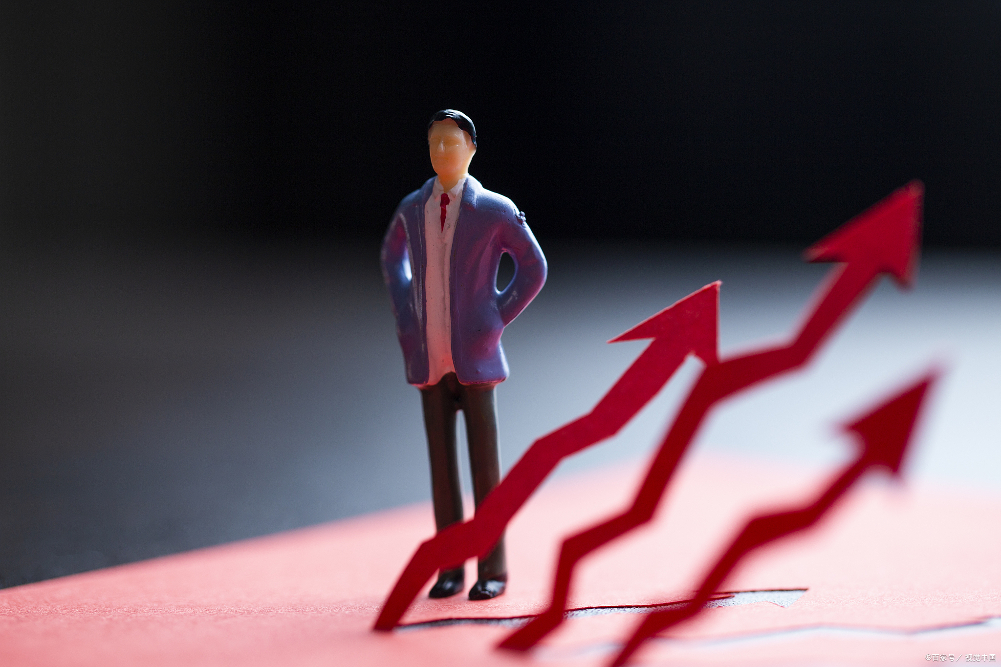 英超赛程吃紧,佛罗伦萨窗口期战术微调,气氛紧张,控场能力成焦点 英超赛程吃紧,佛罗伦萨窗口期战术微调,气氛紧张,控场能力成焦点