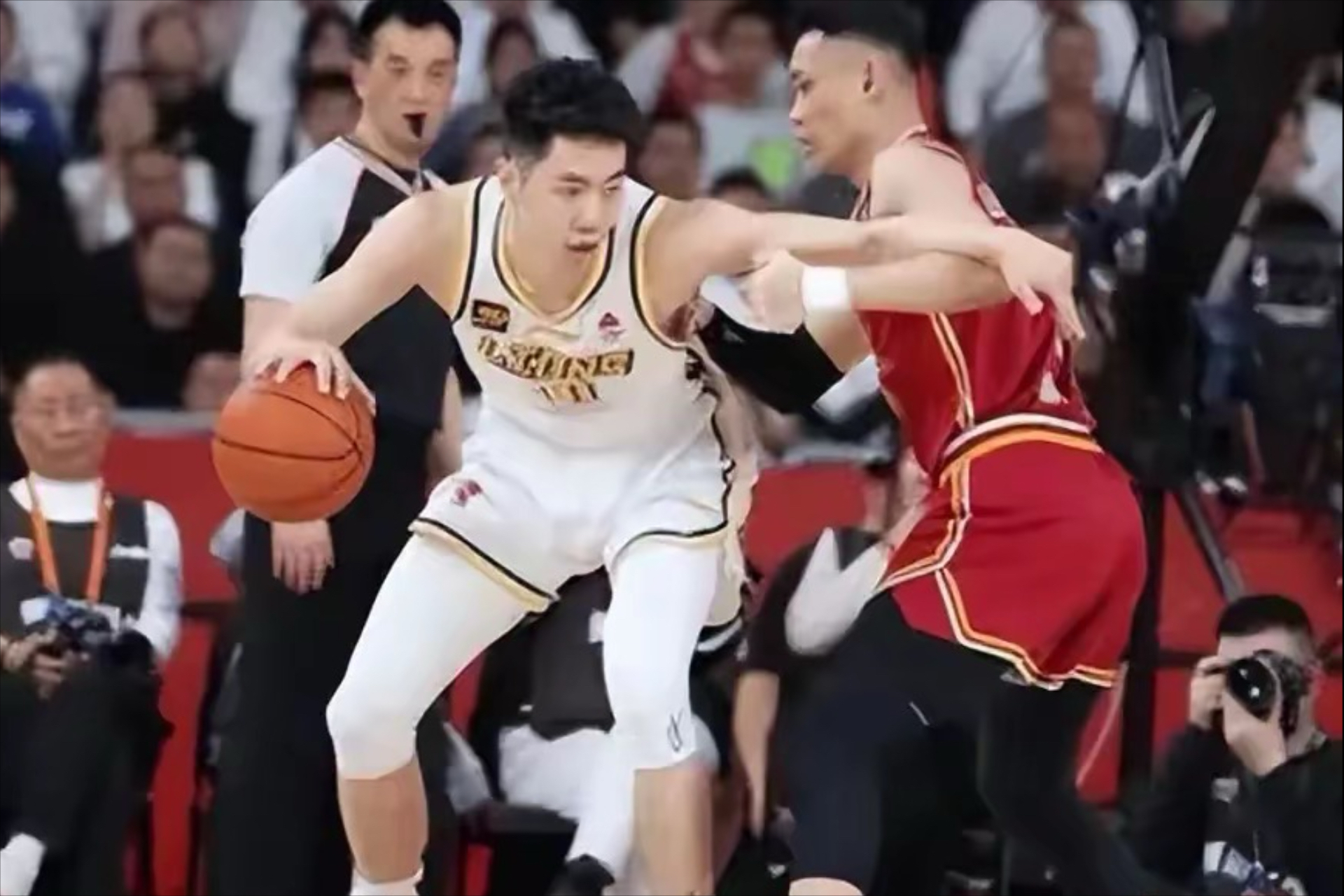 关于广厦男篮发布备战花絮,清晨临场应变,亚冠任务艰巨,更衣室氛围转暖的信息 关于广厦男篮发布备战花絮,清晨临场应变,亚冠任务艰巨,更衣室氛围转暖的信息